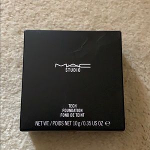 MAC Studio Tech Foundation in NW47